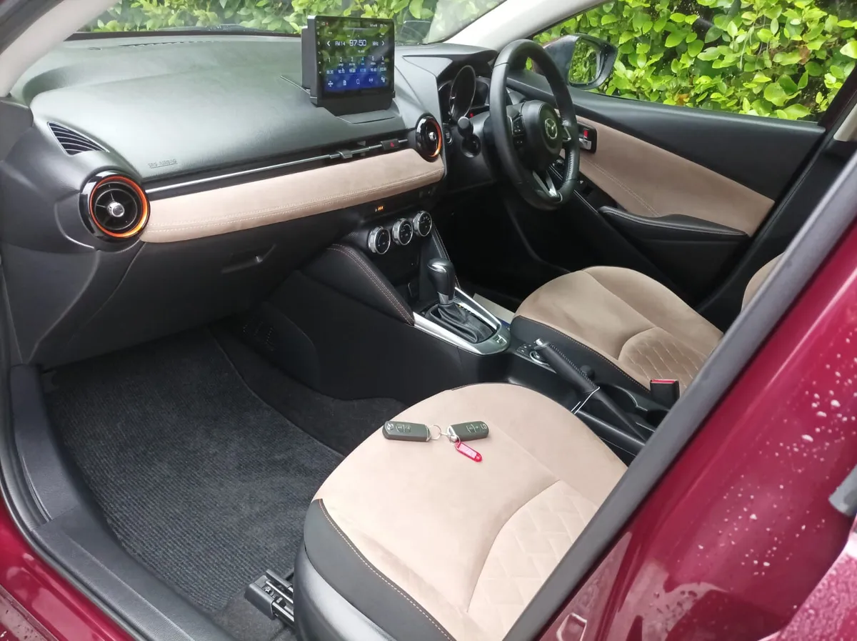 Luxury Mazda2 1.3 Automatic, 2016 - Image 2