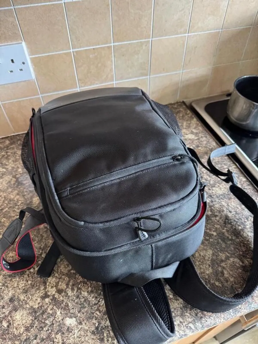 Canon EOS 2000D + EF-S 18-55mm IS II Lens + Backpack - Image 2
