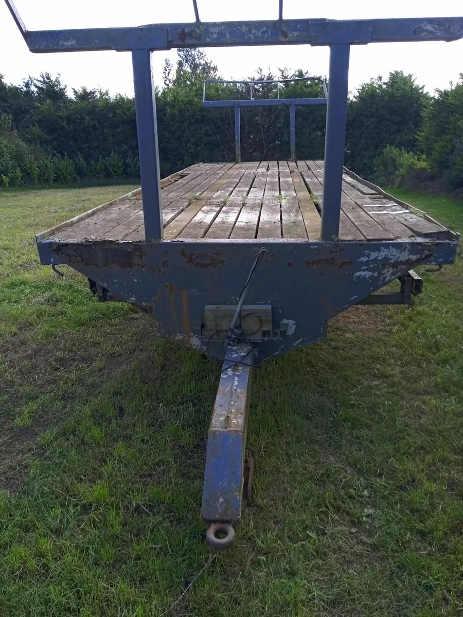 Bale trailer - Image 1
