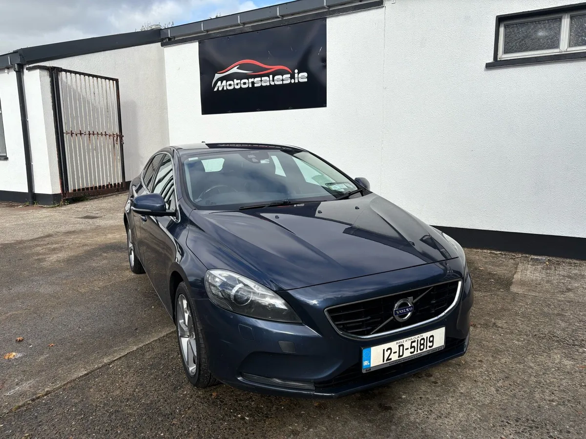 Volvo V40 D2 - Image 1