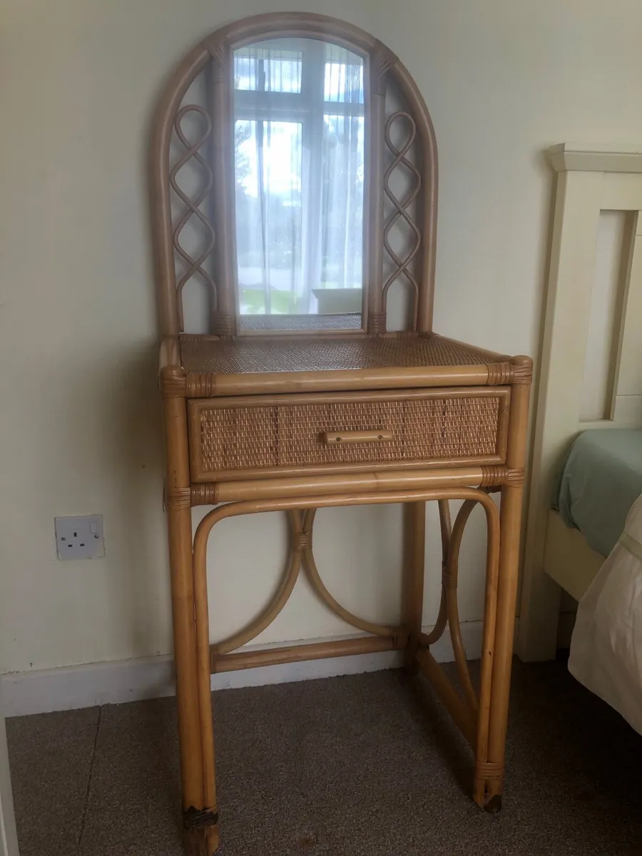 Wicker dressing table - Image 1