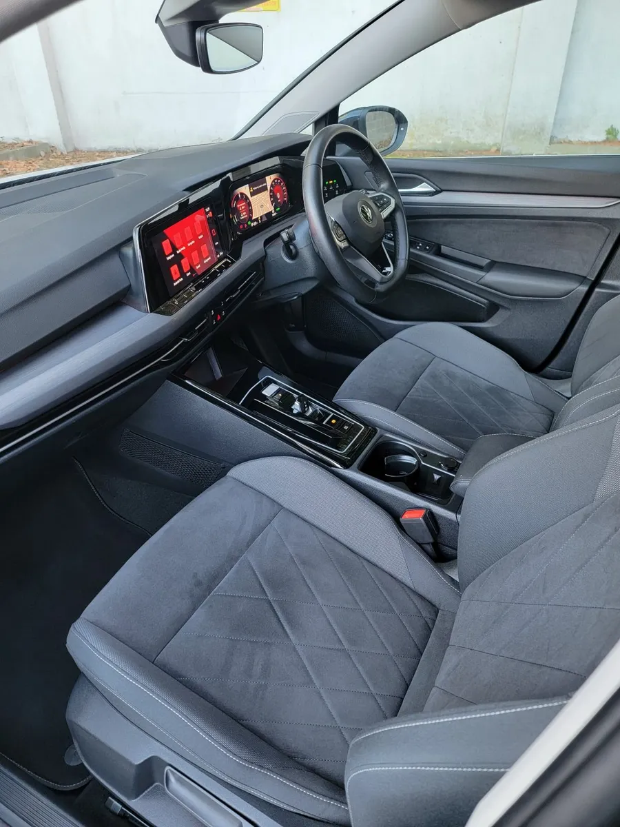 Volkswagen Golf Style 201BHP eHybrid - Image 3