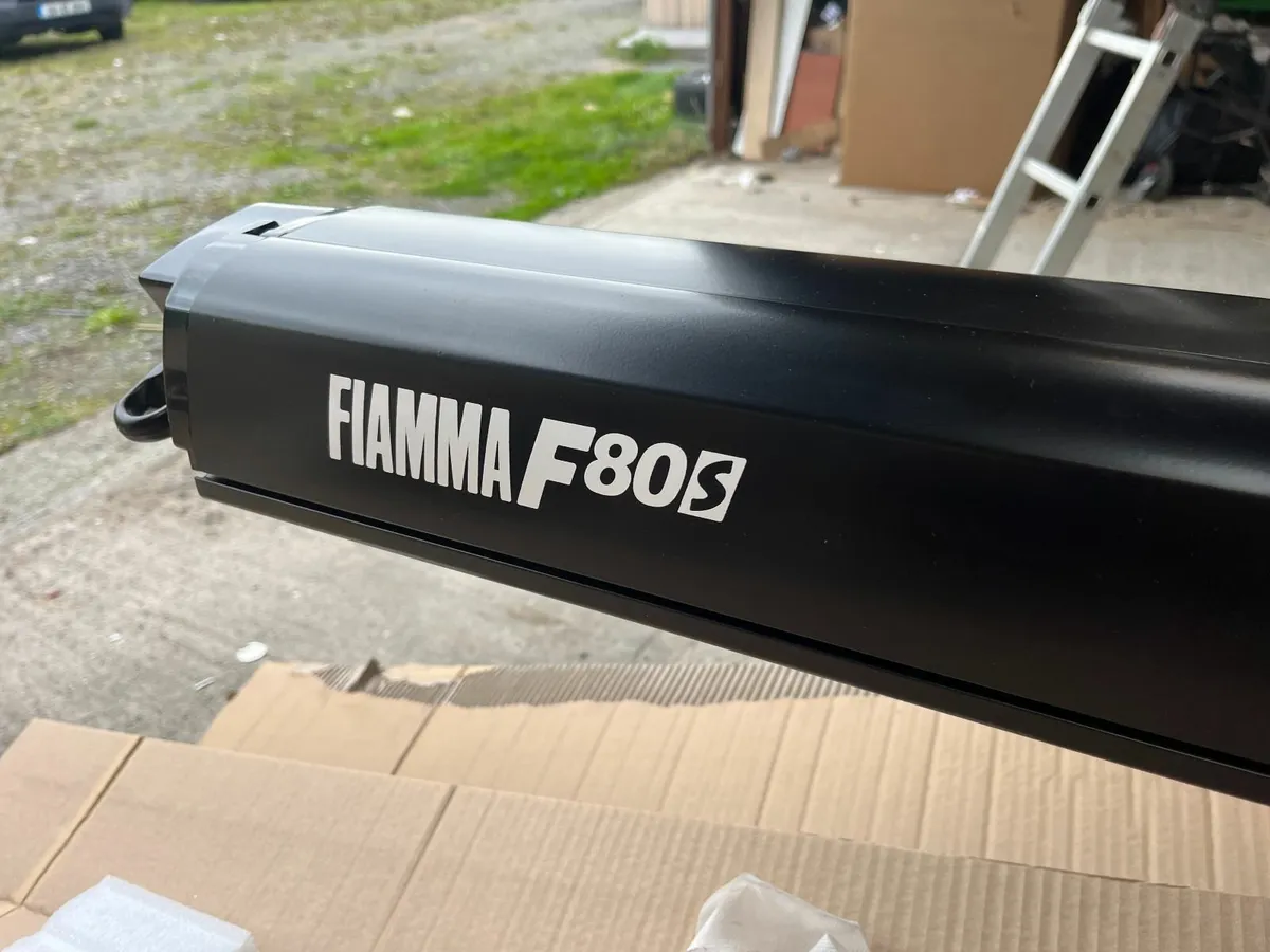 Fiamma F80S Deep Black 3.7m Grey Cloth - Image 2