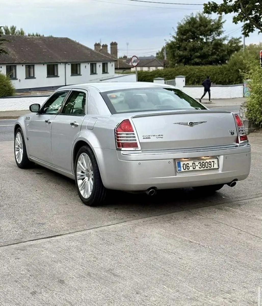 Chrysler 300C Bentley Rep - Image 4