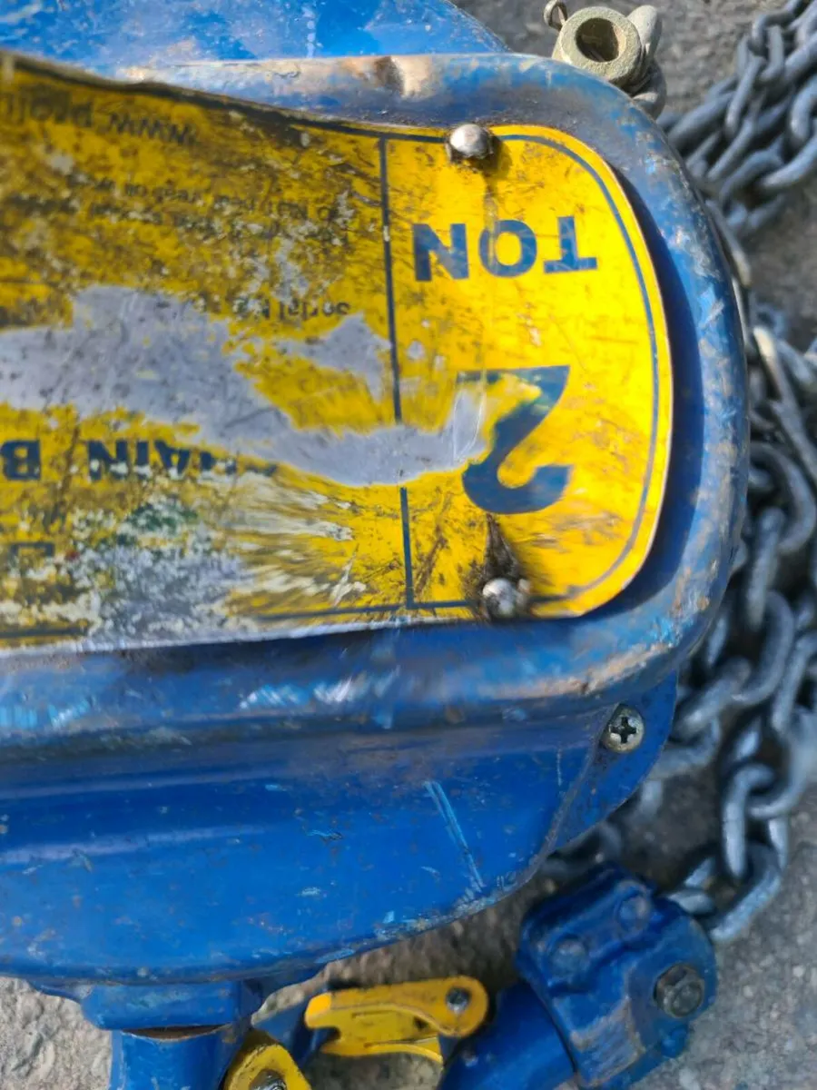 2 tonne chain hoist - Image 1