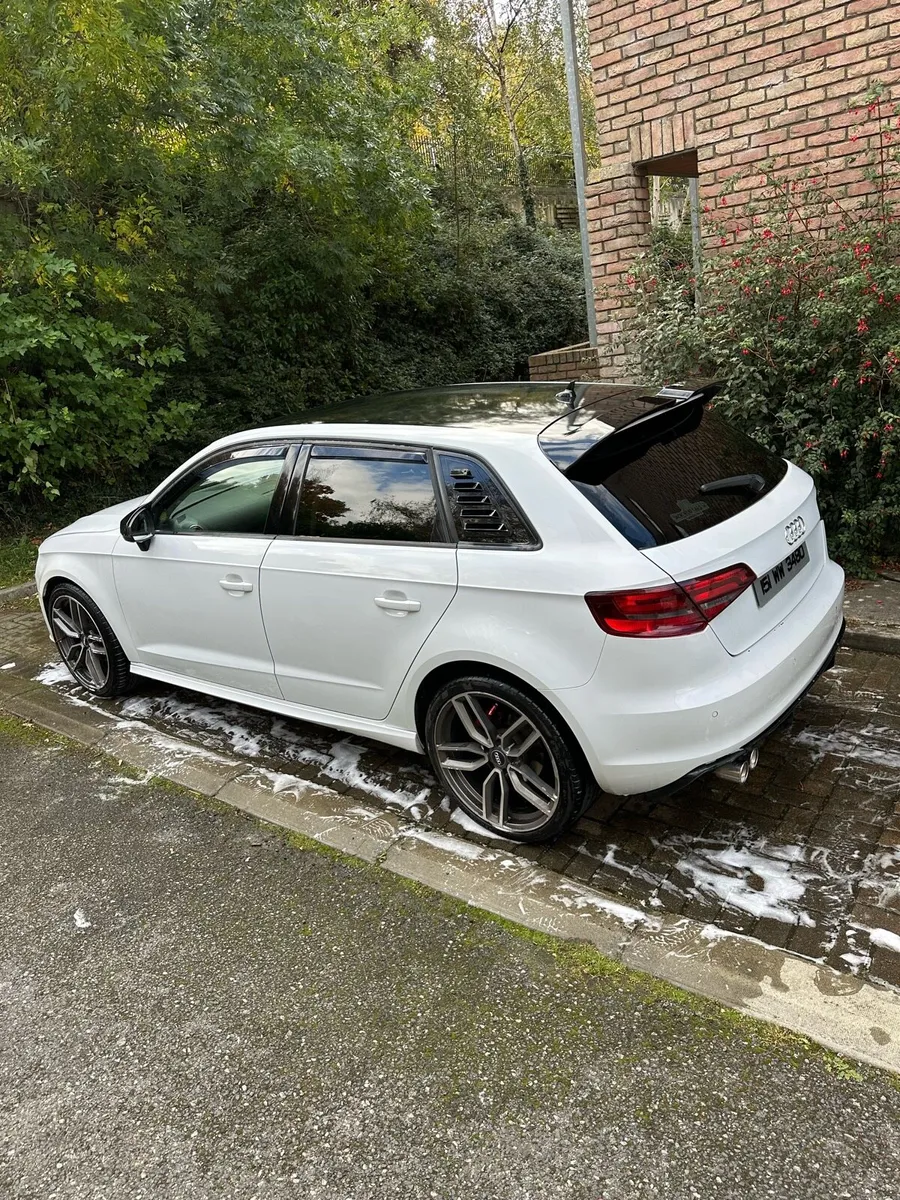 Car - Image 2