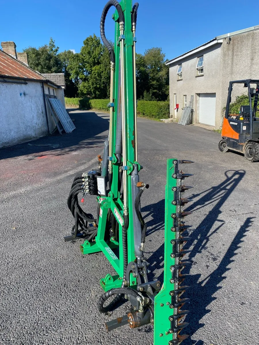 Finger bar hedge trimmer - Image 1