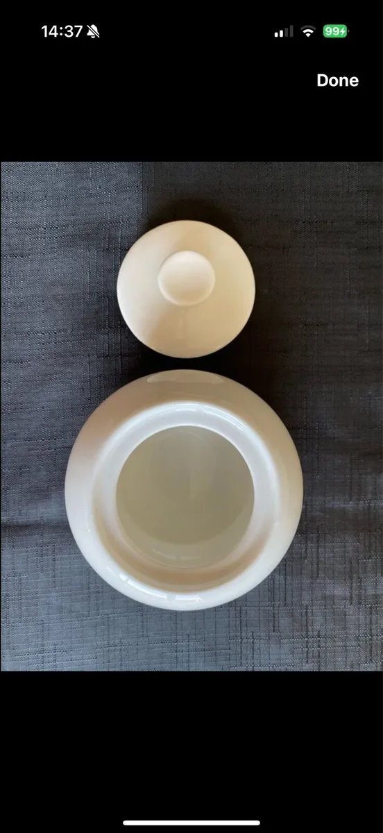 White ceramic sugar pot with lid, mint condition - Image 4