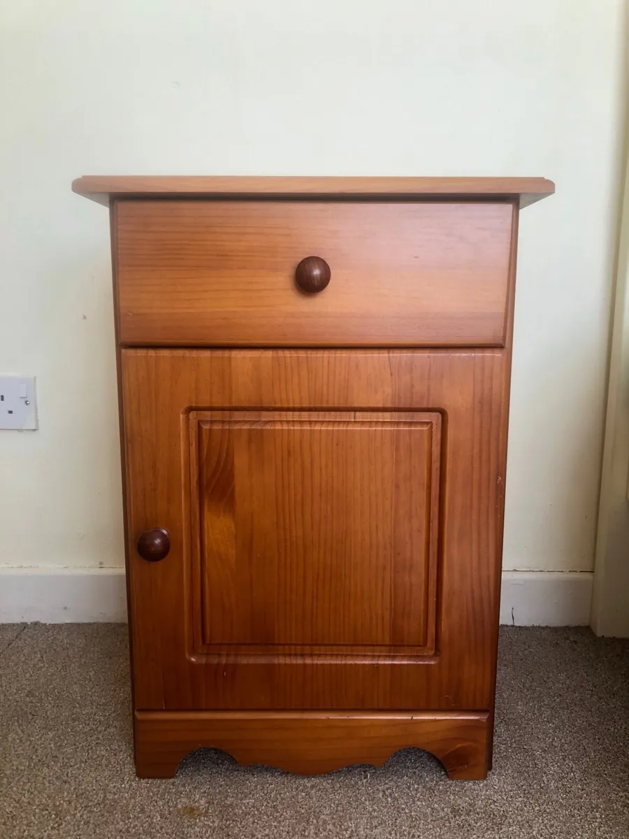 Pine bedside locker - Image 1