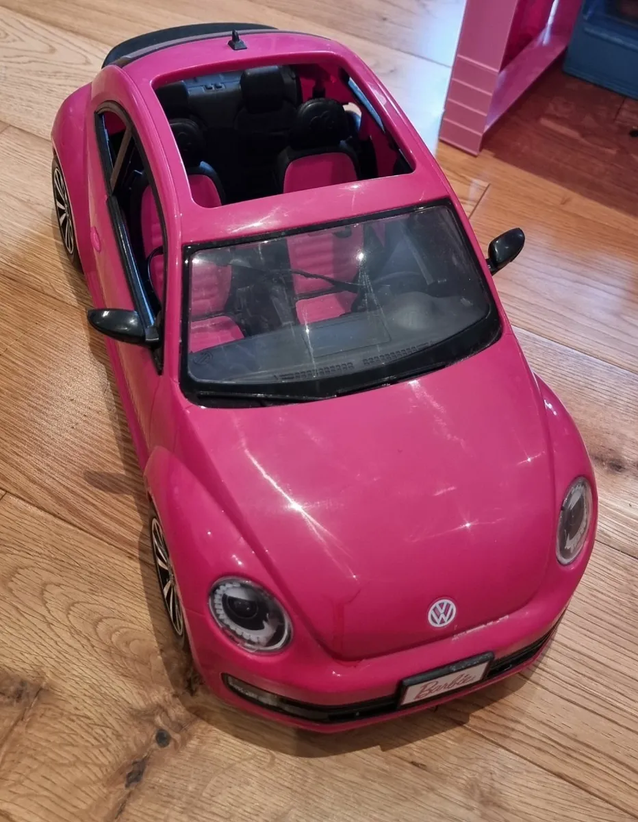 Barbie vaction house, car and wardrobe - Image 4
