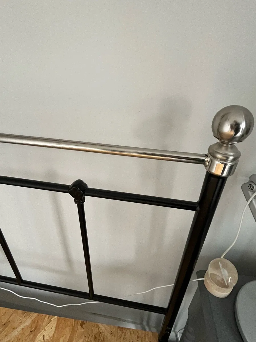 Single metal bed frame - Image 1
