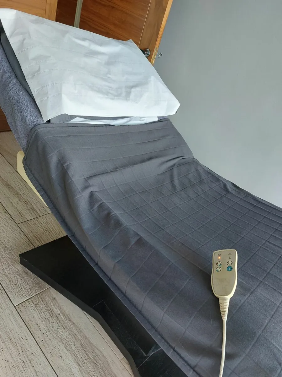 Therapist Treatment Bed - Image 1