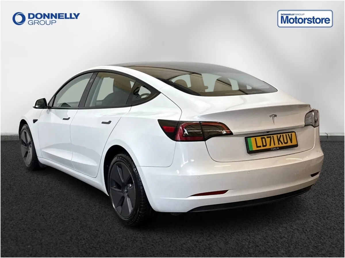 Tesla Model 3 Saloon Standard Plus - Image 2