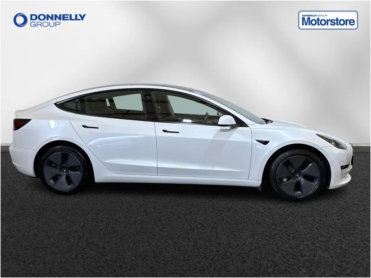 Tesla Model 3 Saloon Standard Plus - Image 3