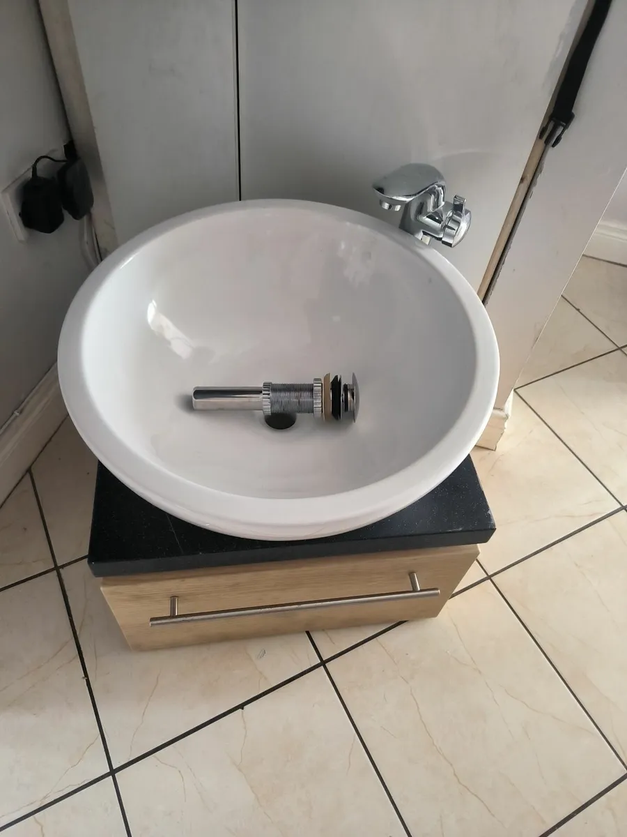 Bathroom cabinet - Image 1