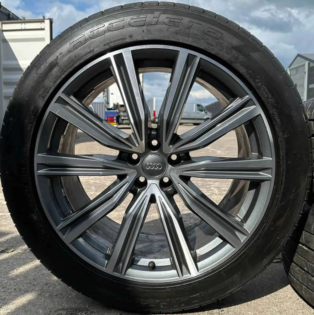 21" Genuine AUDI Q8 SQ8 Alloy Wheels Tyres 4M86010 - Image 4