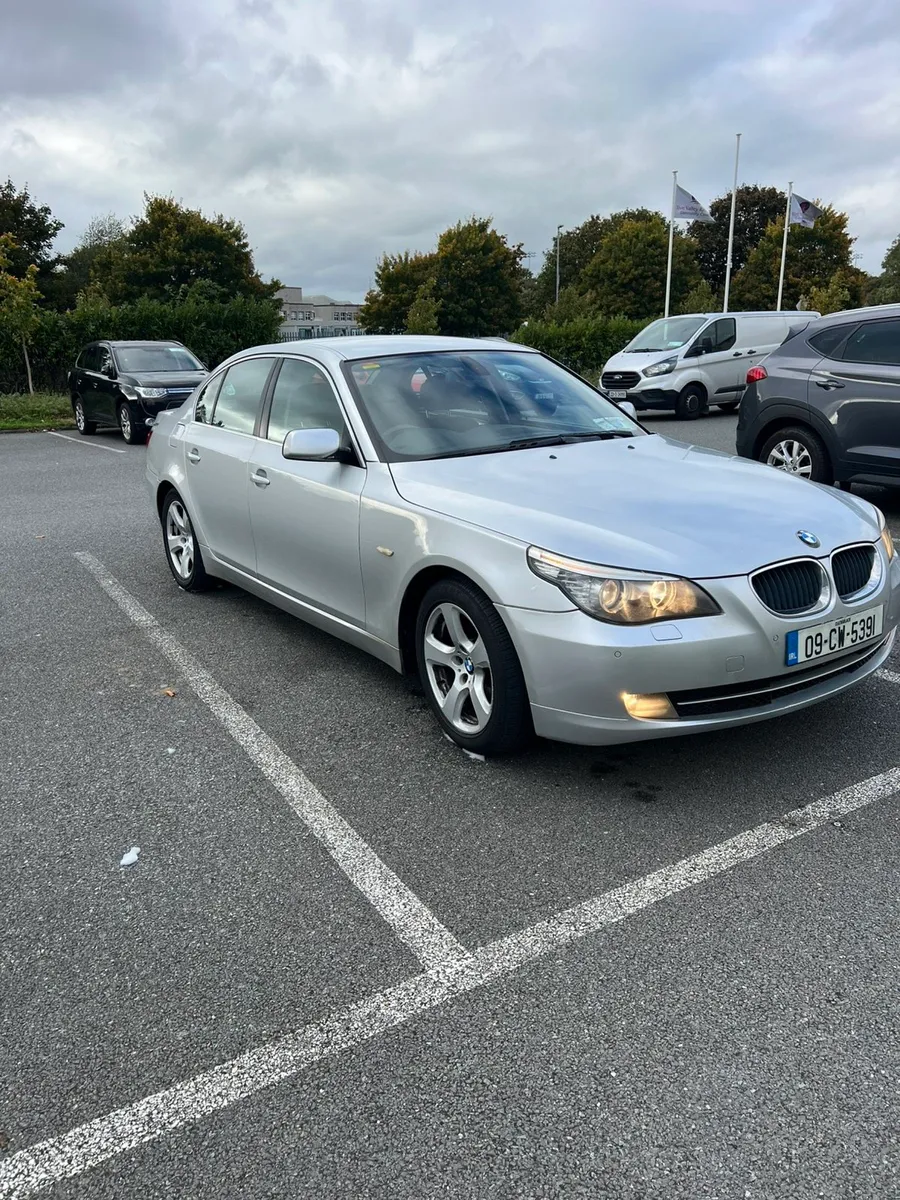 BMW 520d 2009 - Image 1