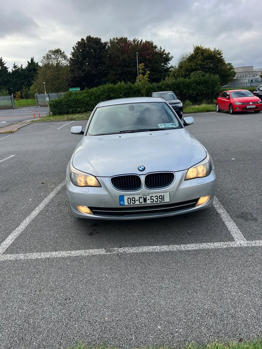 BMW 520d 2009 - Image 2
