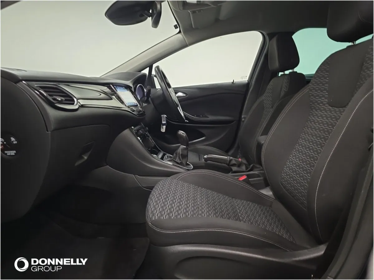Vauxhall Astra Hatchback SRi Nav - Image 4
