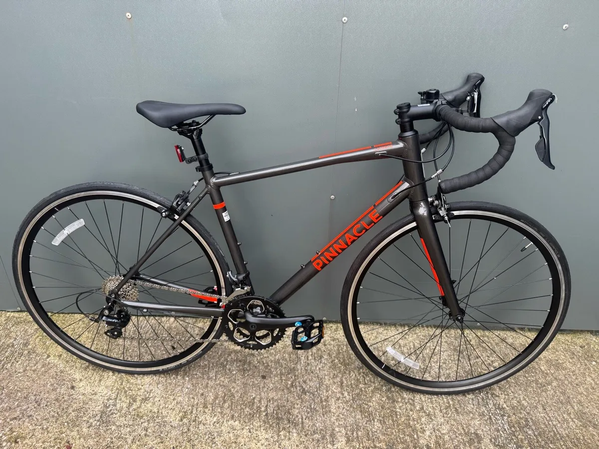 Free Delivery - Pinnacle Laterlite 3 Road Bike - Image 1