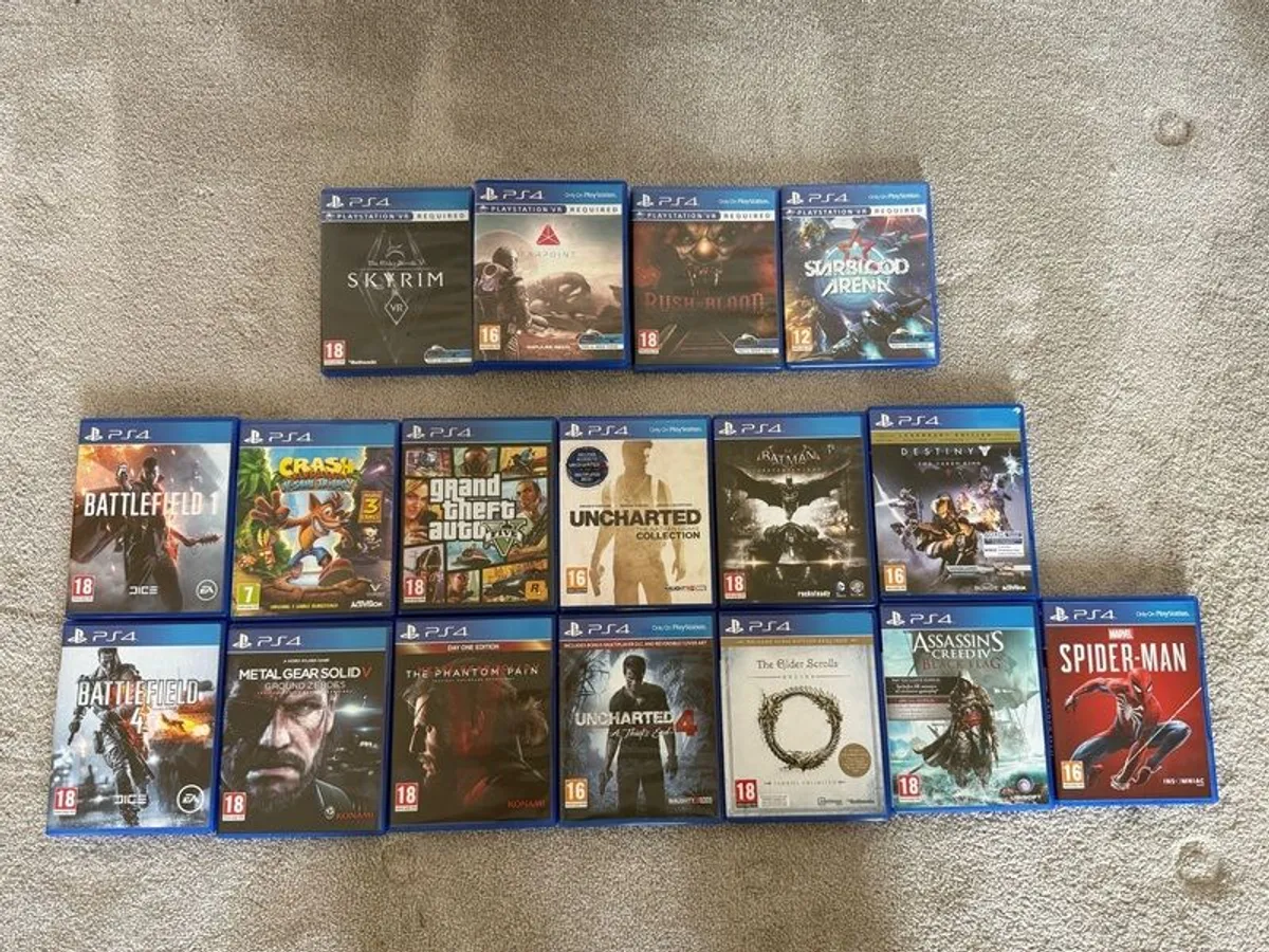 PS4 Pro + 2 Controllers + PSVR + Move Controllers + VR aim Controller + Games - Image 2
