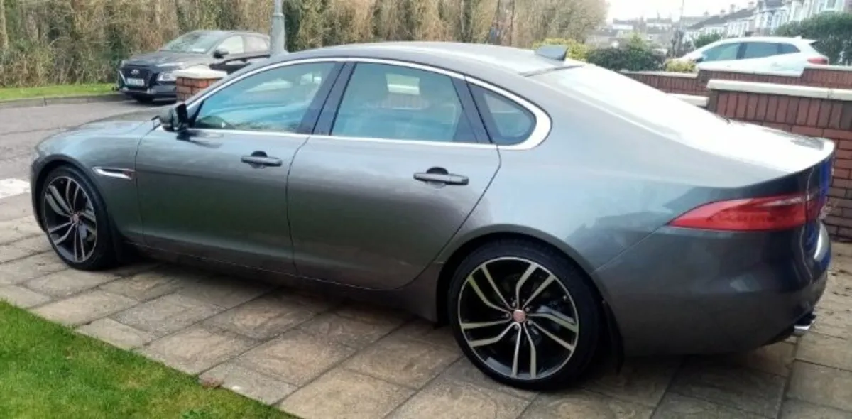 Jaguar XF 2017.   (requires engine replacement) - Image 2