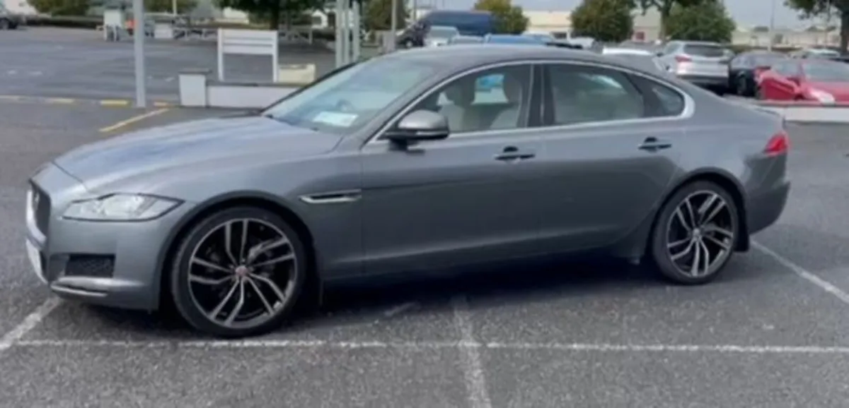 Jaguar XF 2017.   (requires engine replacement) - Image 3