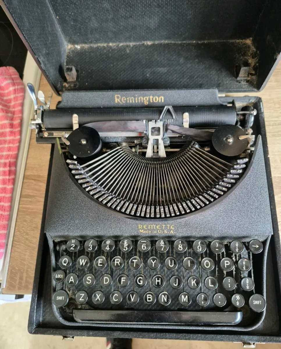 VINTAGE TYPEWRITER CASE WORKS GREAT RLEMINGTON RAN - Image 2
