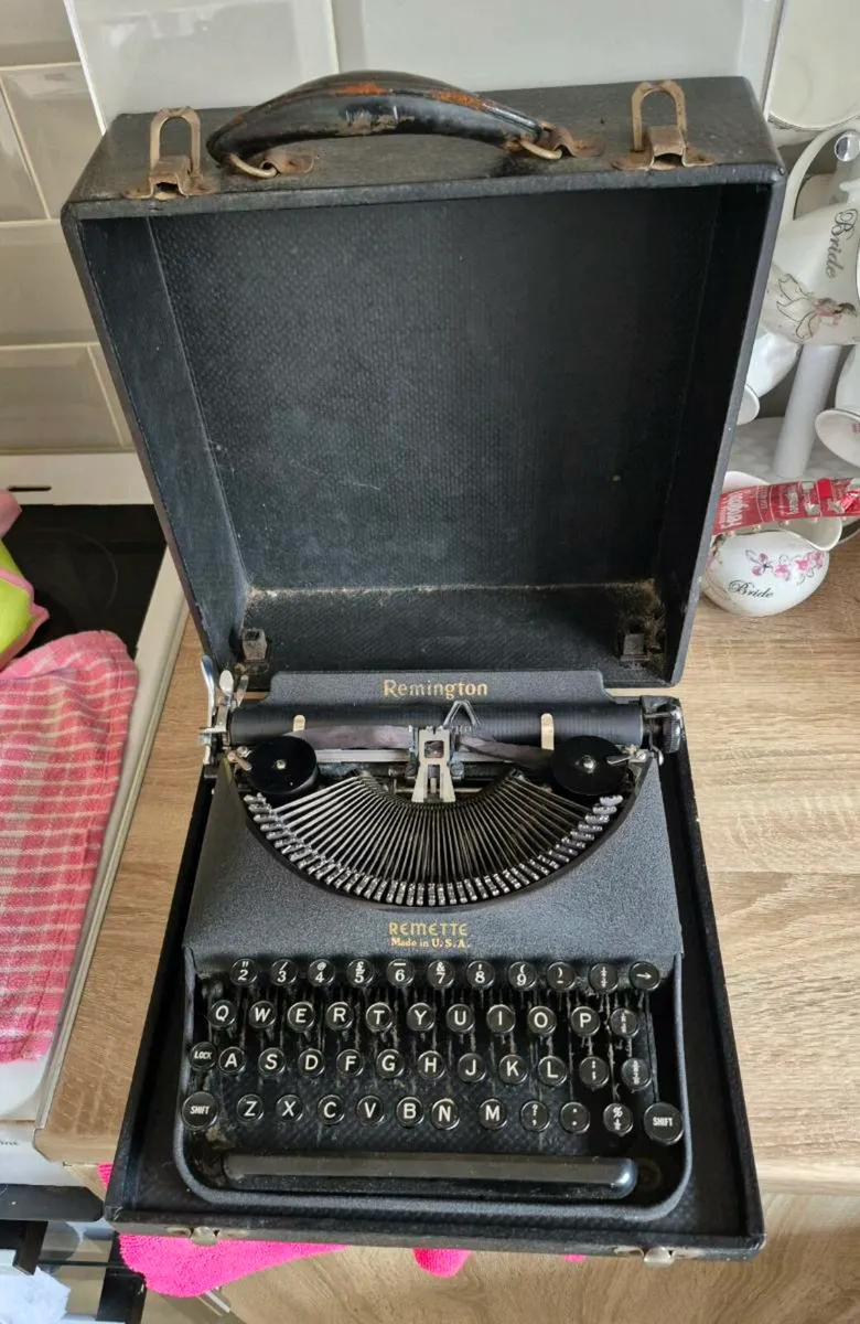 VINTAGE TYPEWRITER CASE WORKS GREAT RLEMINGTON RAN - Image 3