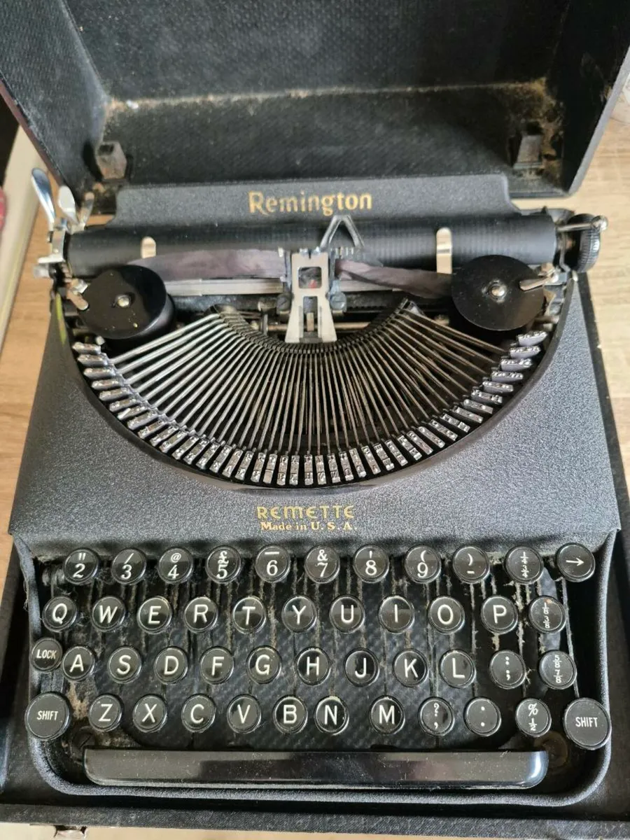 VINTAGE TYPEWRITER CASE WORKS GREAT RLEMINGTON RAN - Image 4