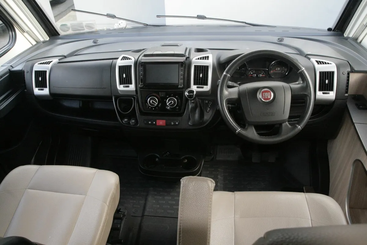 BURSTNER 744I IXEO - Image 3