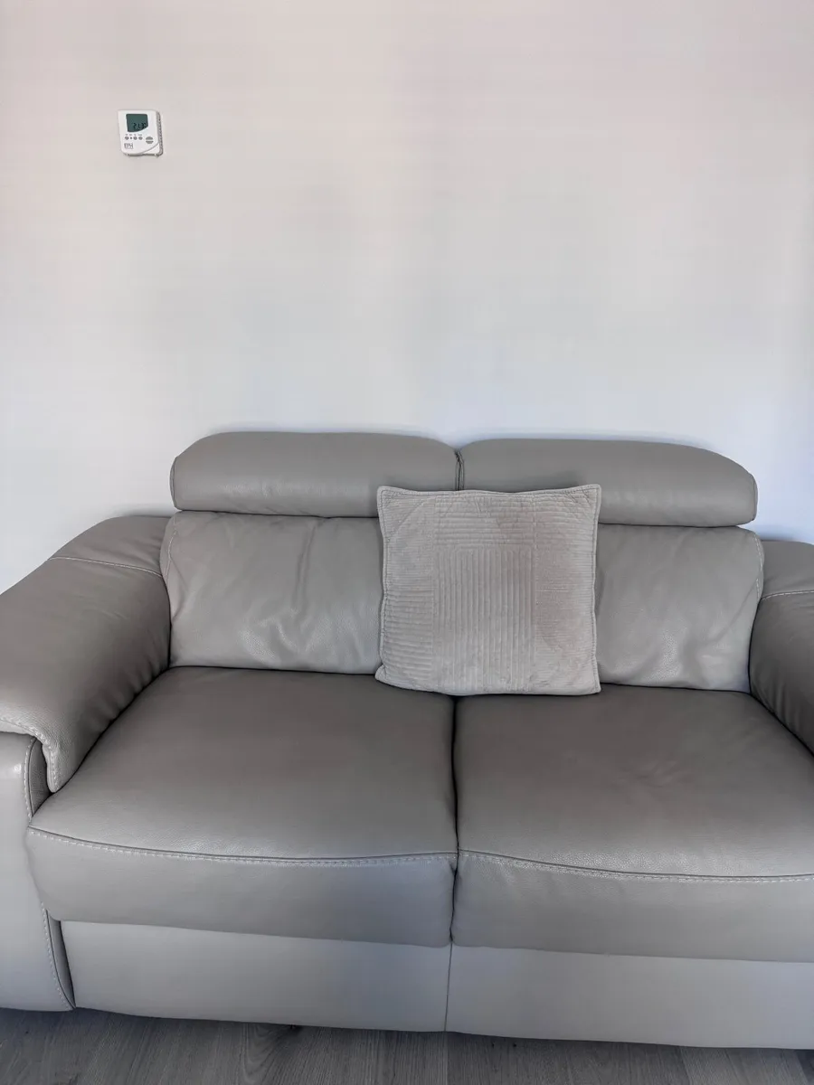Recliner sofa - Image 1