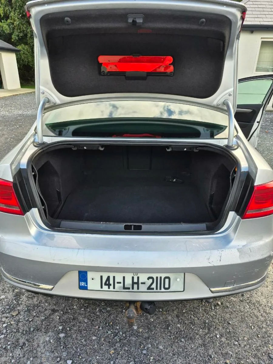 Car - Image 3
