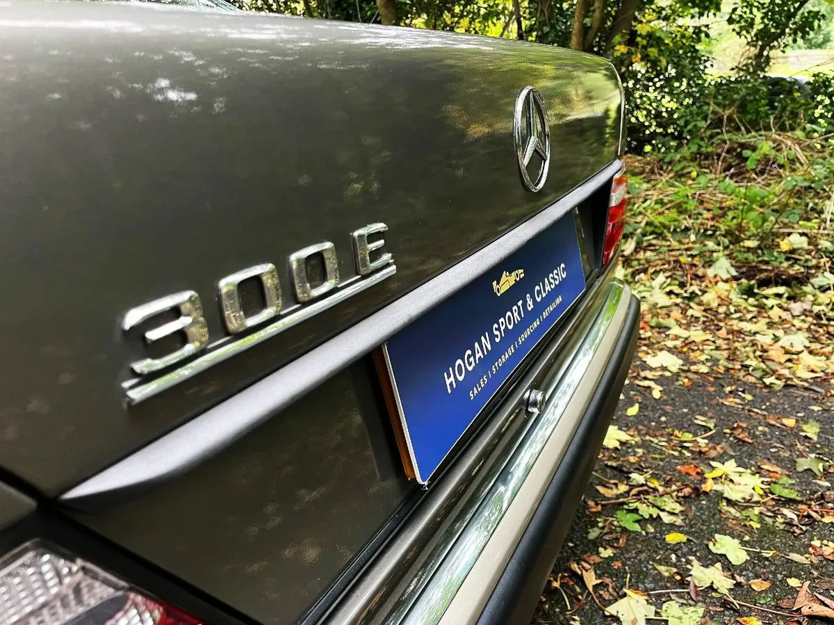 Mercedes-Benz 300E 1989 Unique history - Image 3