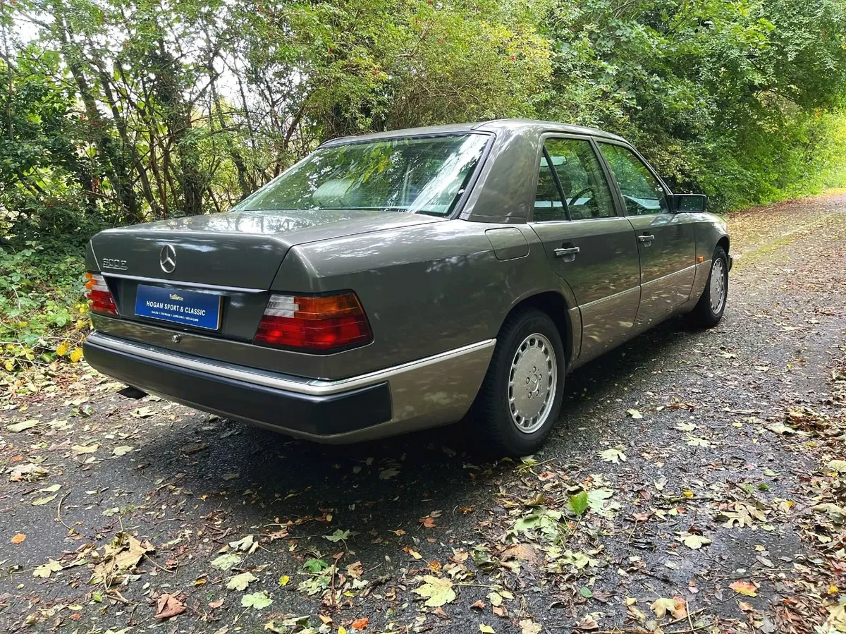Mercedes-Benz 300E 1989 Unique history - Image 4