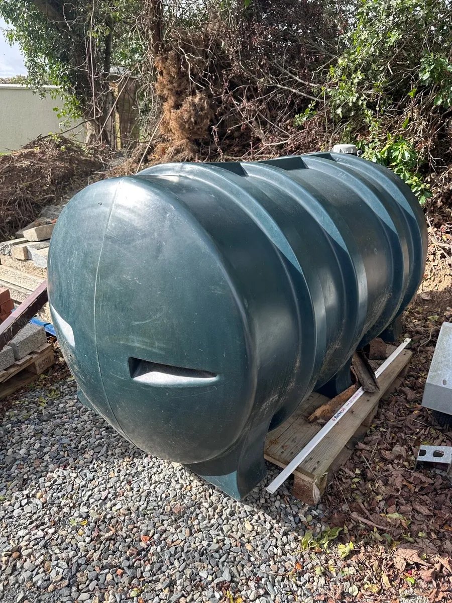 Oil tank