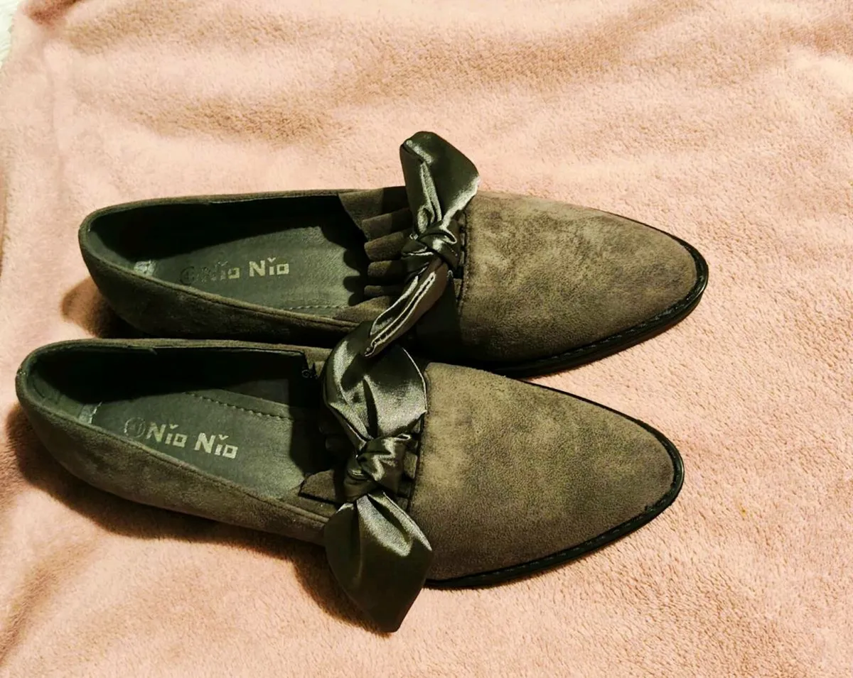 Grey Suede Loafers with Bow Detail EU 41 - Image 4