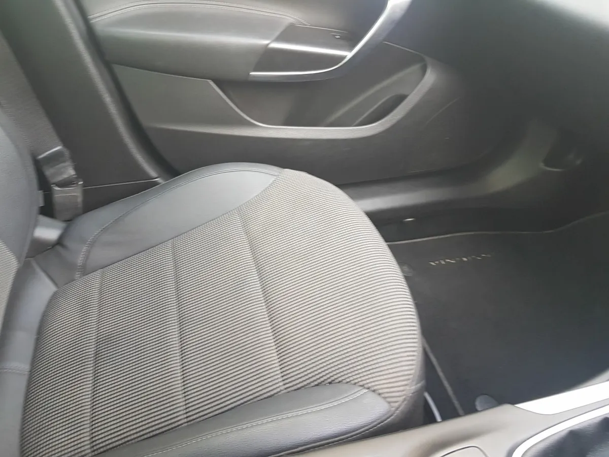 12D Vauxall Isignia estate car - Image 3