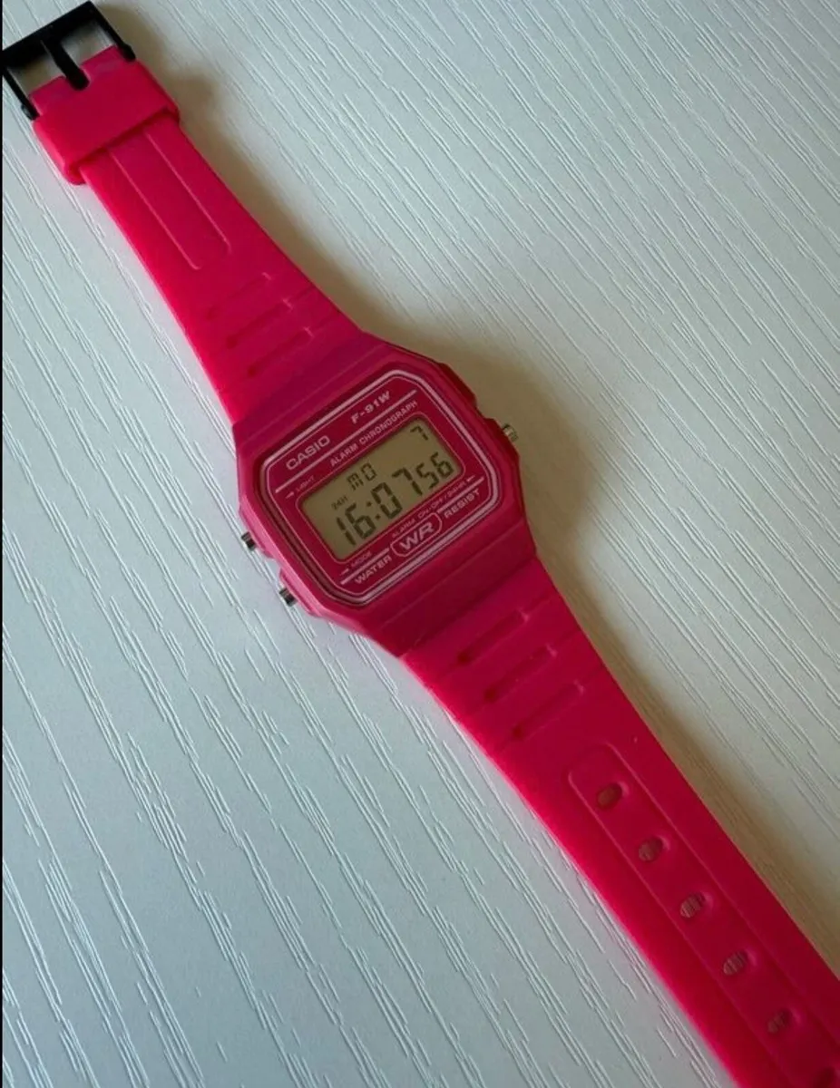 Brand new Casio classic unisex watch - pink - Image 4