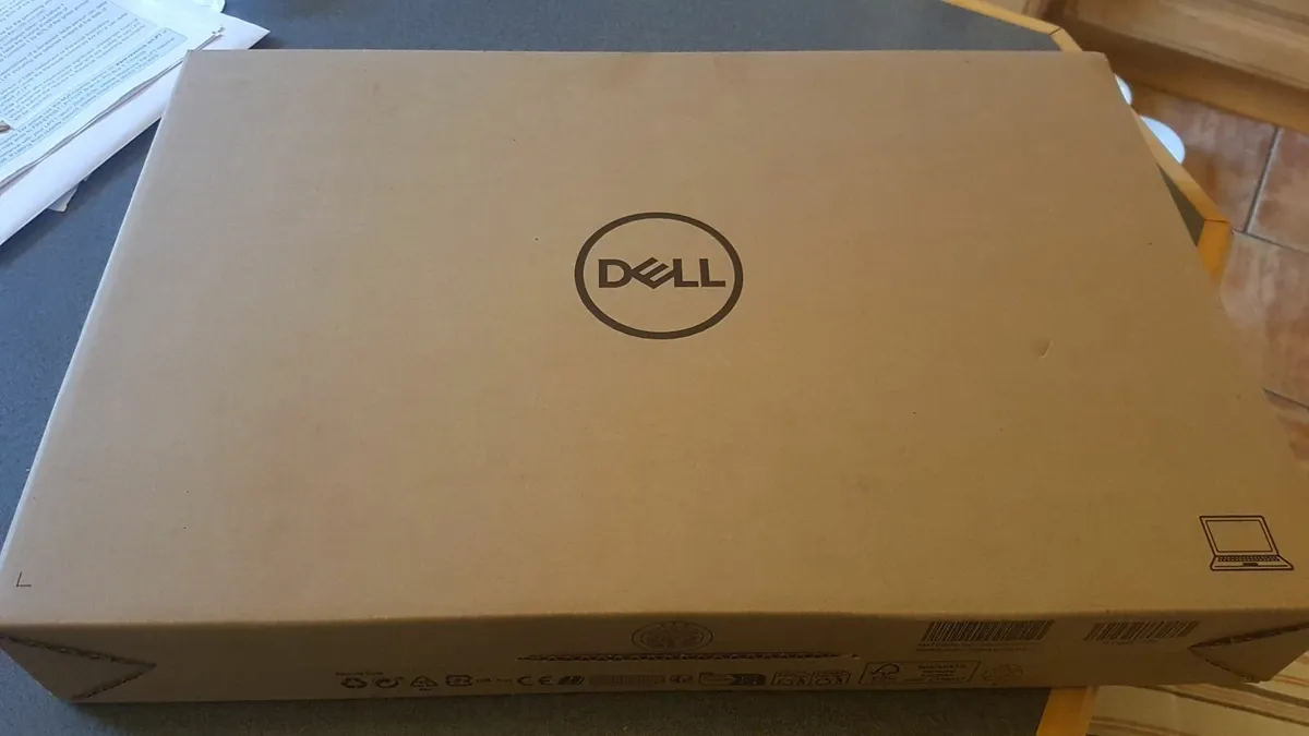 NEW Dell Inspiron 15 3520