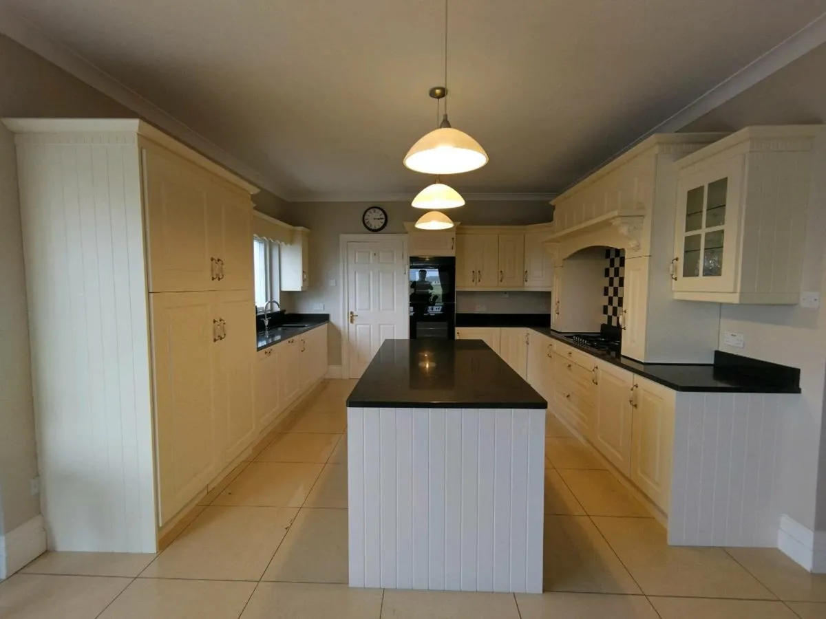 Full Kitchen - Image 1