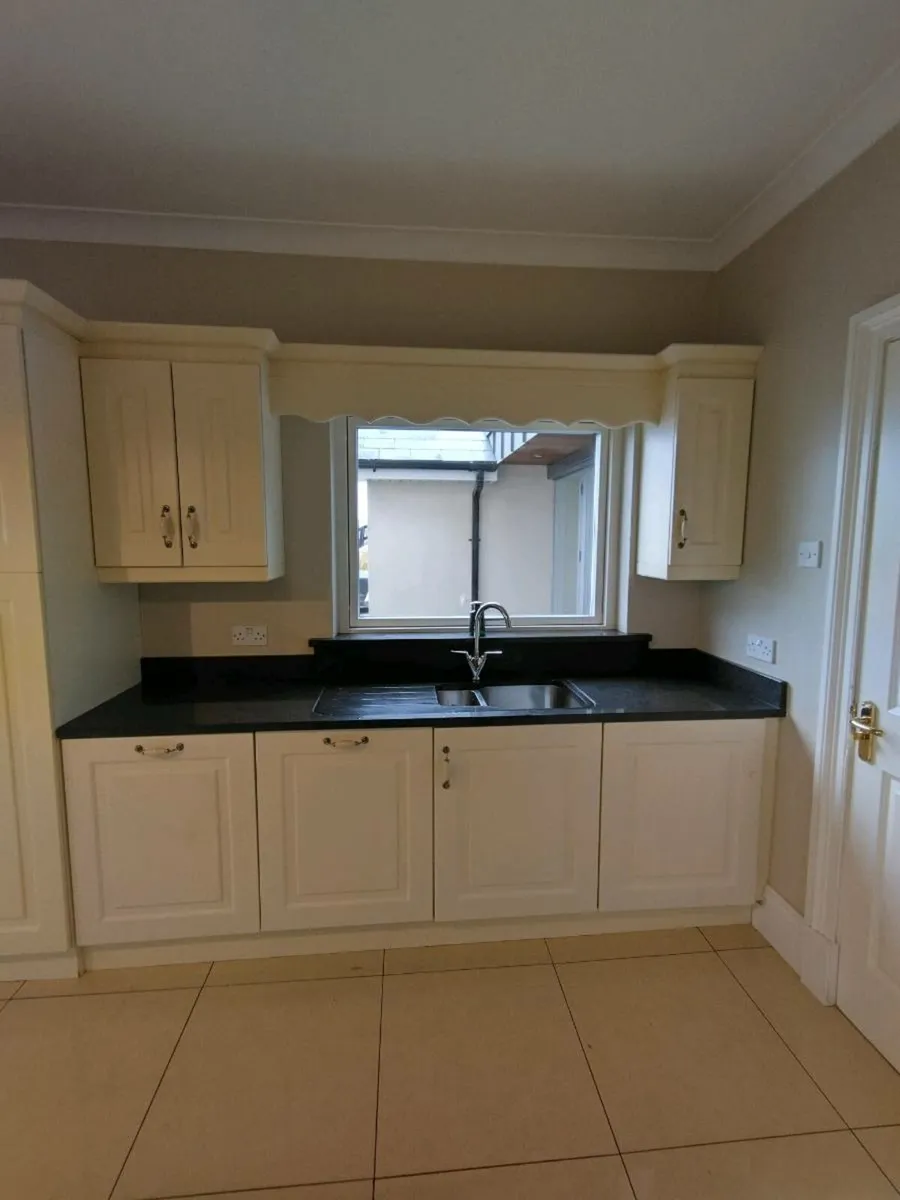 Full Kitchen - Image 3