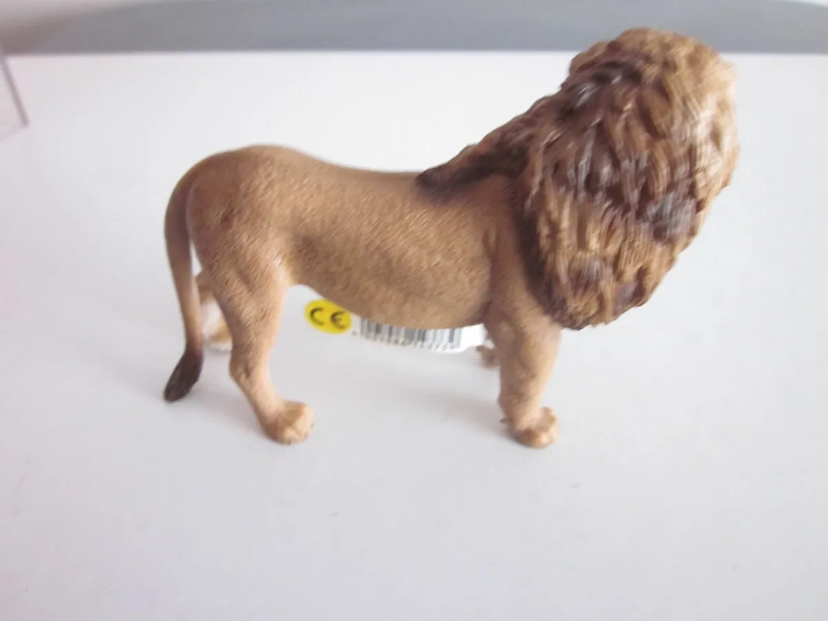 New Schleich Male Lion Figure - Image 2