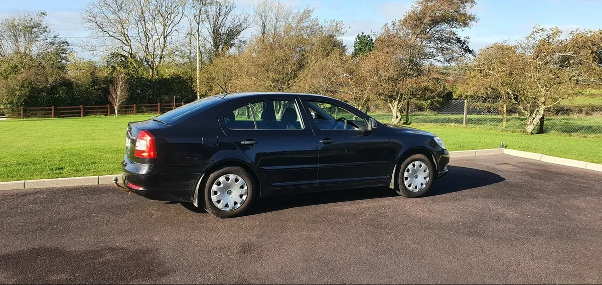 Skoda Octavia 2010 1 owner with low mileage - Image 2