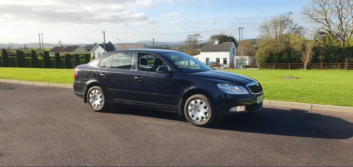 Skoda Octavia 2010 1 owner with low mileage - Image 3