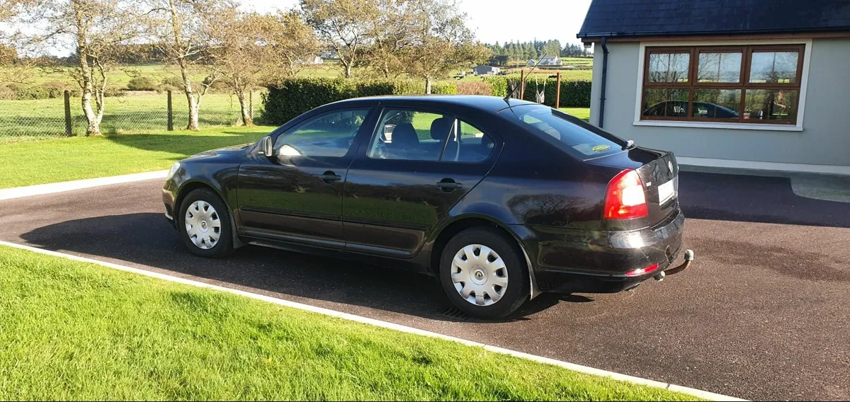 Skoda Octavia 2010 1 owner with low mileage - Image 4