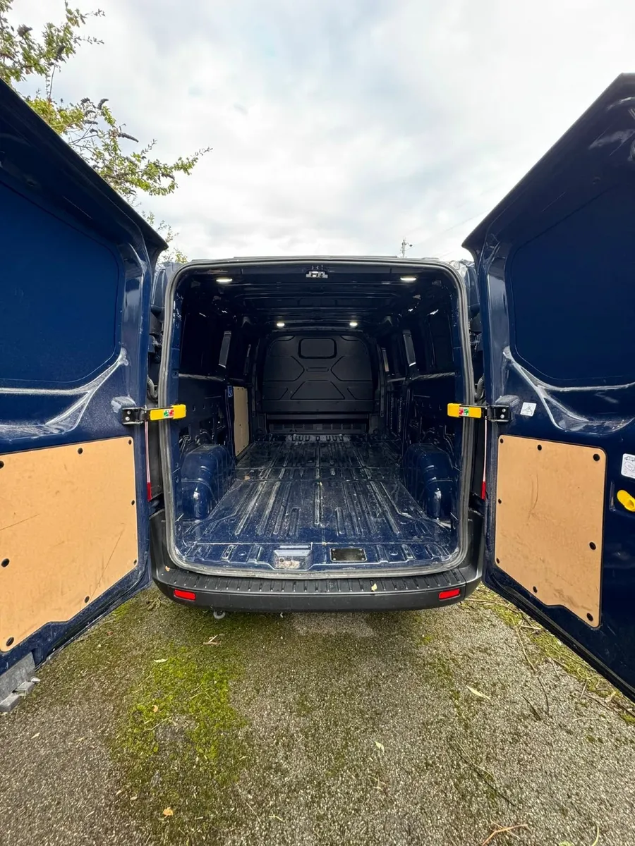 Ford Transit 2023 - Image 3