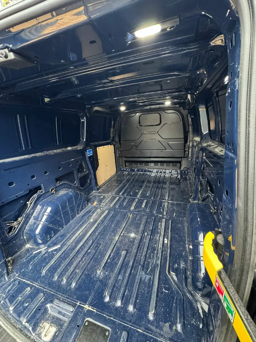 Ford Transit 2023 - Image 4