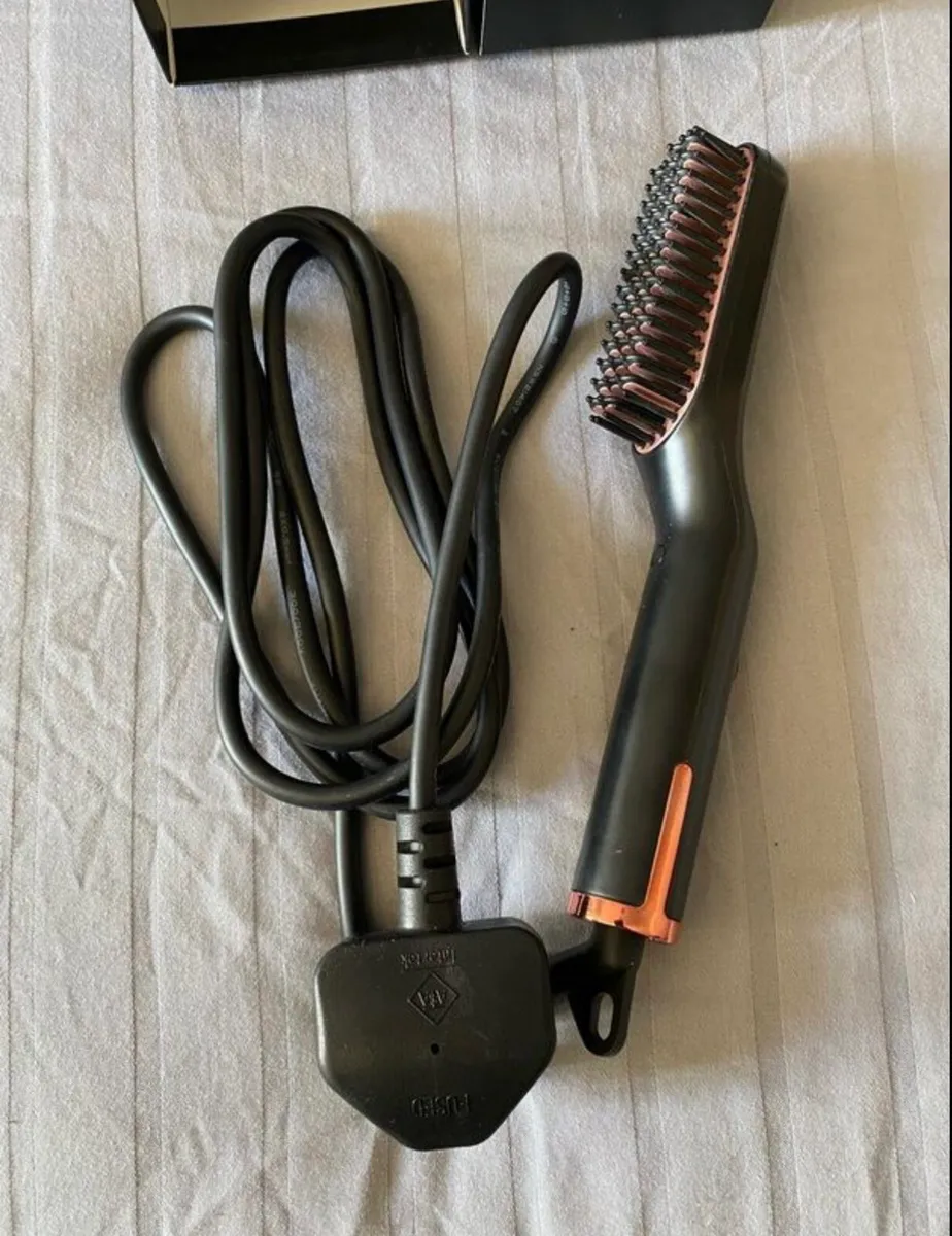 3 in 1 straightener brush, like new, barely used - Image 2