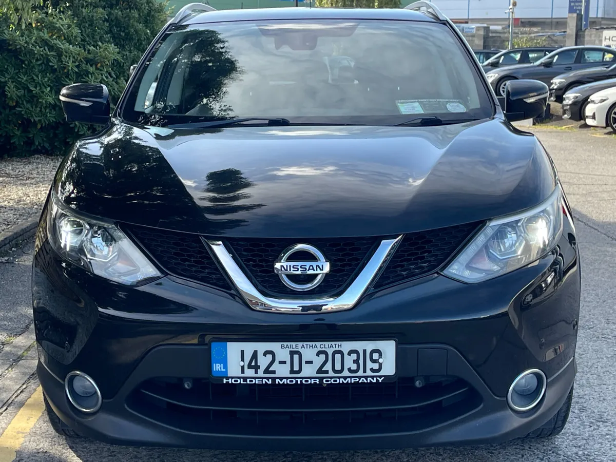 2014 Nissan Qashqai..top spec..pan roof..low miles - Image 4